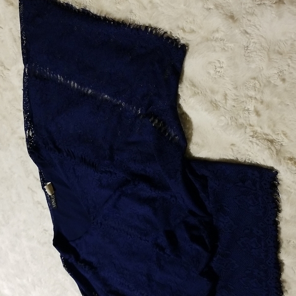 Venus Top Womens Size Small Blue Lace Butterfly Sleeve - Picture 3 of 10